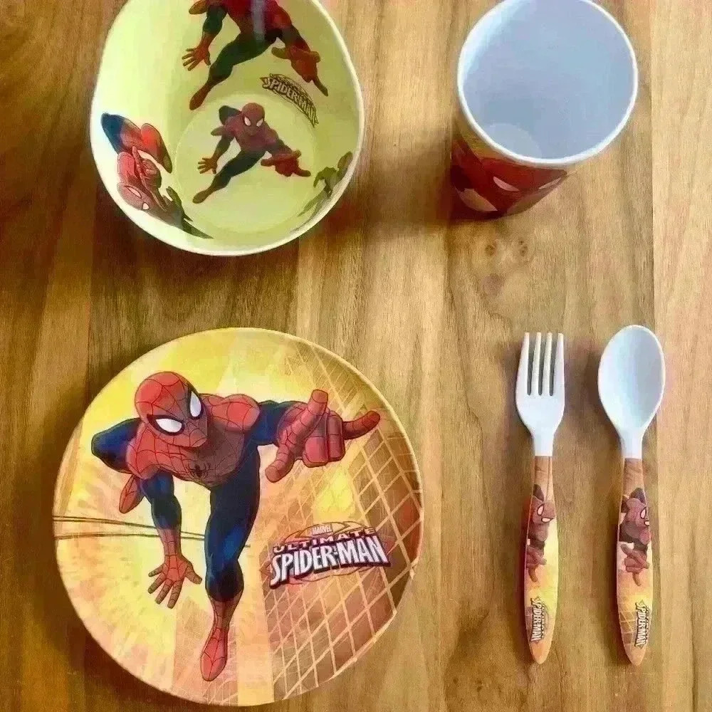 BRAND NEW Spider Man Dinnerware 5 Pieces  Set